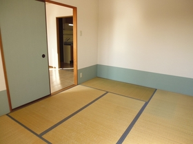 Living and room. 6 Pledge of Japanese-style room. I will instead tatami tables.