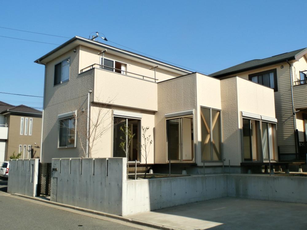 Local appearance photo. Is a corner lot