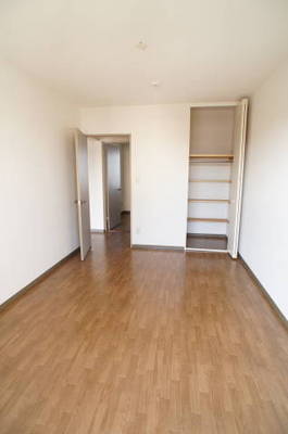 Living and room. It is the south side of the Western-style. There is also a storage day is also good