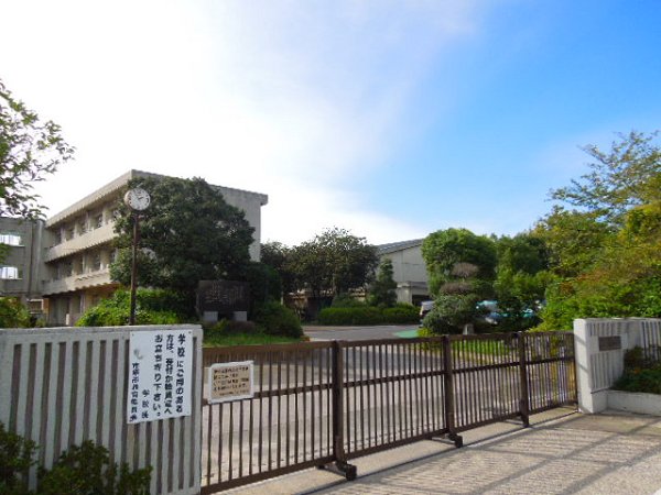 Junior high school. 360m until the young leaves junior high school (junior high school)