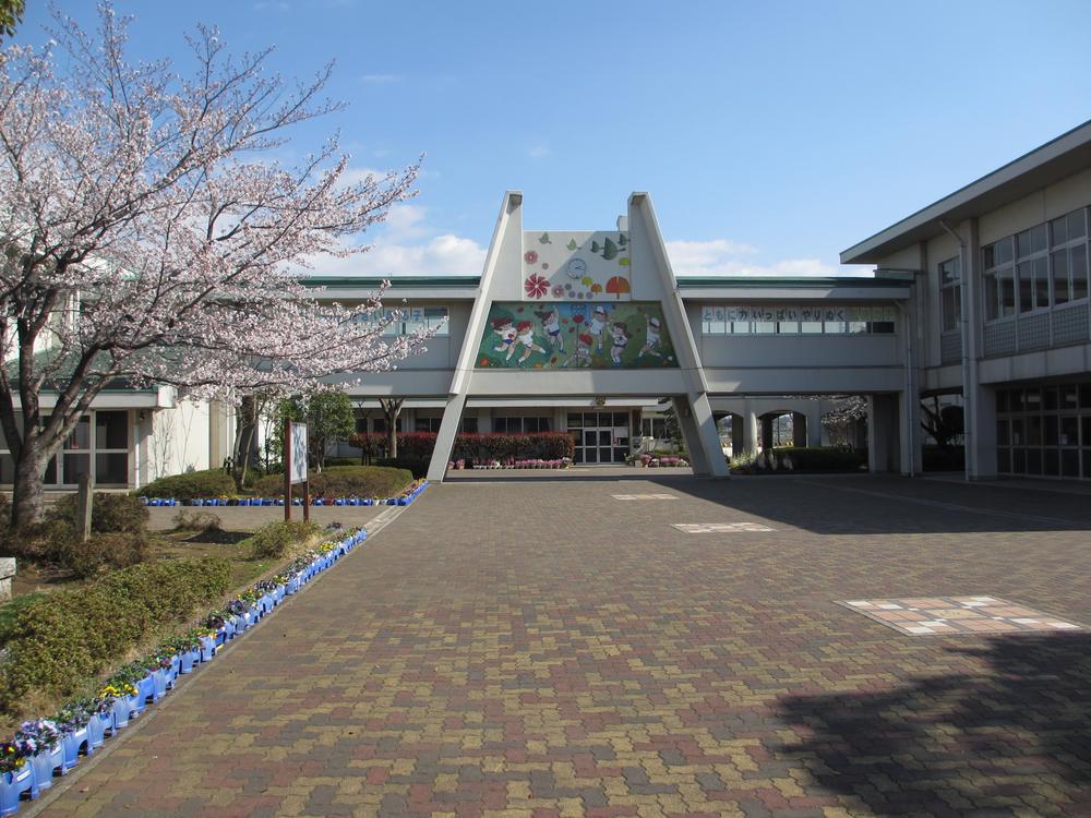 Primary school. Ichihara Municipal Goi to elementary school 1020m