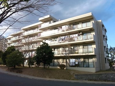 Building appearance. Five-story condominium is good per sun on the south-facing ☆