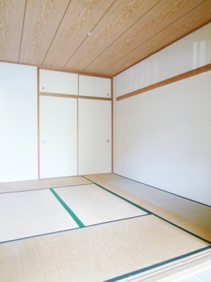 Living and room. Living and is open to use can be Japanese-style room 6 quires of the room.