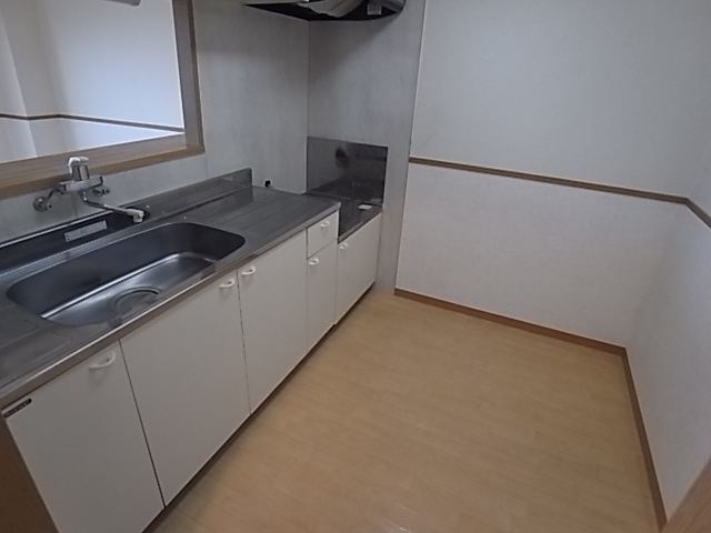 Kitchen. Also spacious cooking space in the kitchen ☆