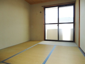 Living and room. 6 is a Pledge of Japanese-style room. I will instead tatami tables!