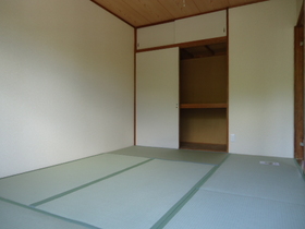 Living and room. 6 is a Pledge of Japanese-style room. We use good quality tatami!