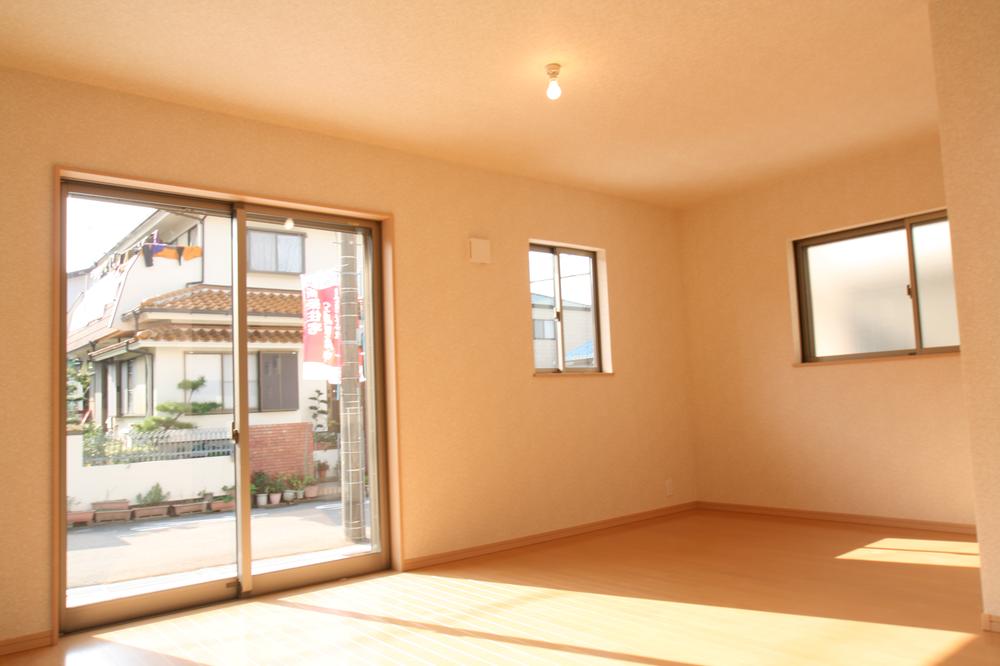 Same specifications photos (living). Bright face-to-face kitchen LDK Living room overlooks to the corner! Is the peace of mind to reach eye to small children while are in the kitchen! Living example of construction