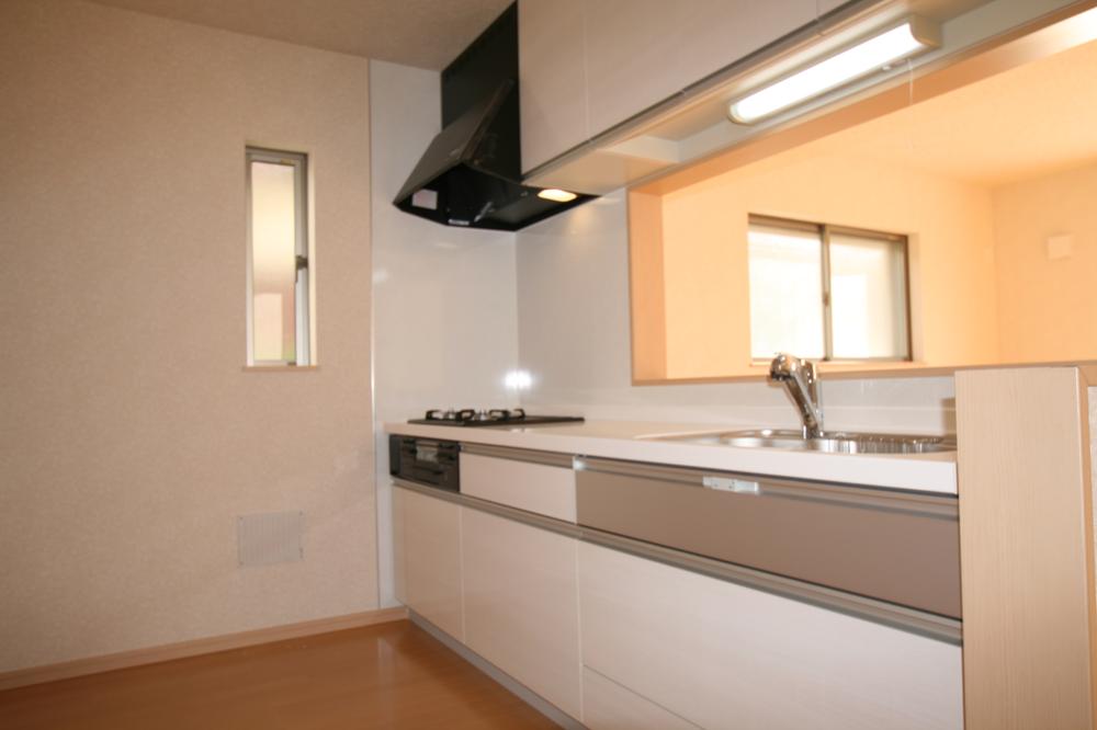 Same specifications photo (kitchen). Hanging cupboard kitchen storage of easy-to-use lift-down.  ■ Built-in water purifier  ■ Large sink  ■ Faucet also become hose shower  ■ Three-necked stove Overheating with stop sensor  ■ Large drawer-type storage  ■ Storage hanging Kitchen construction cases
