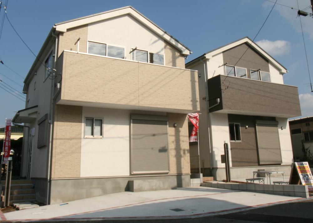 Same specifications photos (appearance). Simple design of two-tone color. Design of high texture of siding.