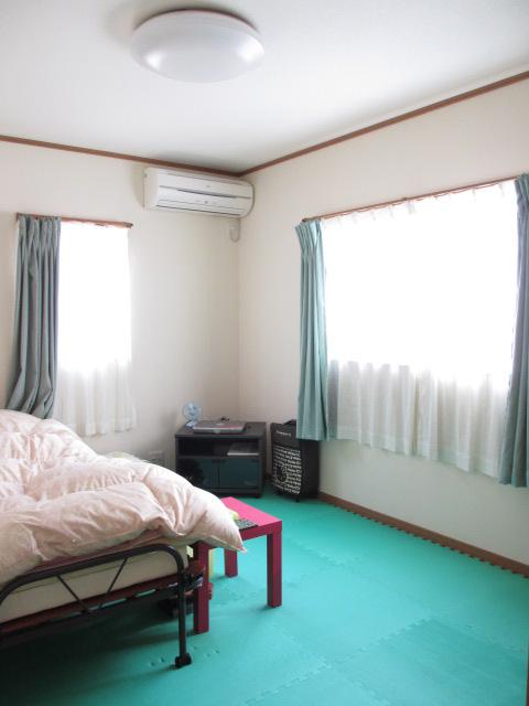 Non-living room. Second floor south Western-style 6 tatami