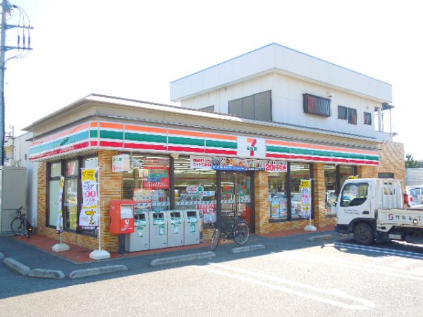 Convenience store. 460m to Seven-Eleven (convenience store)