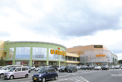 Shopping centre. Shopping mall "Yunimo Chiharadai" to such as 960m movie theater and shopping can enjoy commercial complex.