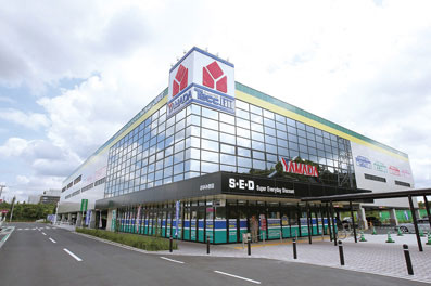 Shopping centre. 2400m business hours until Yamada Denki Namami field shop 10:00 ~ 22:00