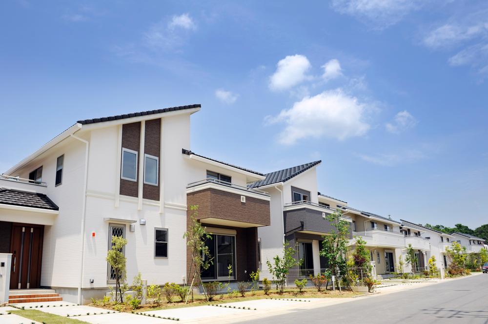 Same specifications photos (appearance). Adopted LED garden lights. By darkening and automatic lighting and light sensor to produce a bright even at night town.