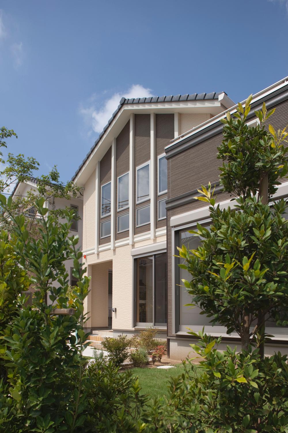 Local appearance photo. Planting flowers and trees in your garden, We produce a peace and security in the landscape.