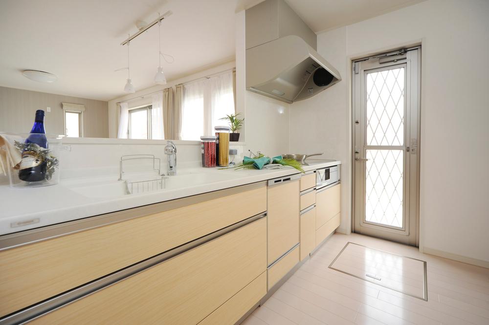 Kitchen. Also stylish Yamaha system kitchen relaxation cook. (Artificial marble)