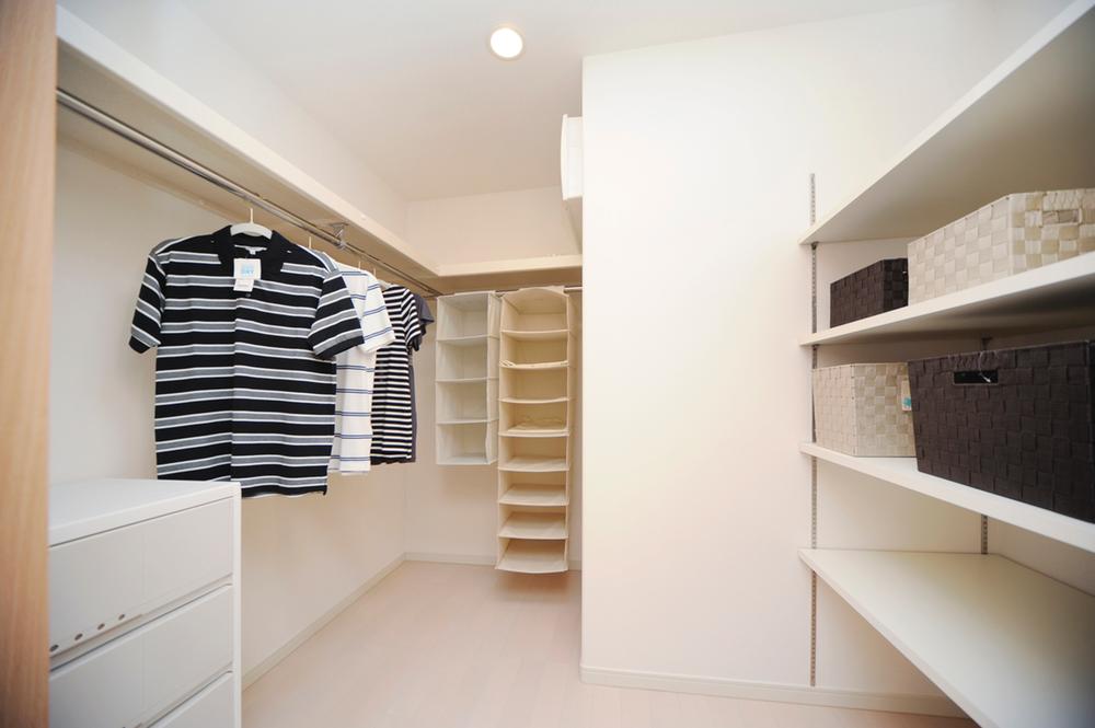 Receipt. Walk-in closet can be stored a lot of clothes.