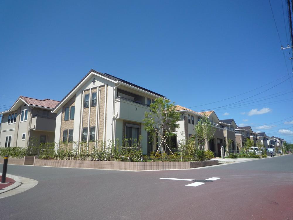 Sale already cityscape photo. In the spacious garden, You can enjoy a barbecue and pool. Also, Landscape is also excellent on the boardwalk.