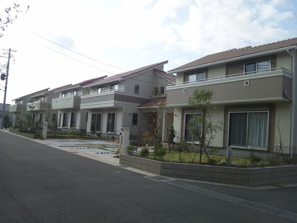 Sale already cityscape photo. Do not you enjoy the barbecue and pool in the spacious garden?