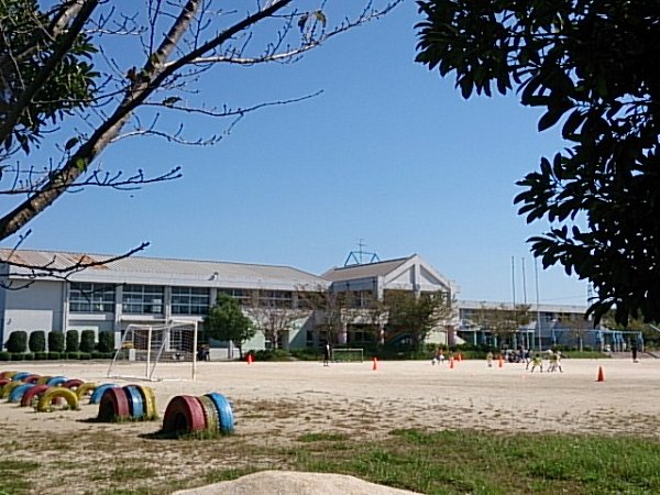 Primary school. Mizunoe up to elementary school (elementary school) 550m