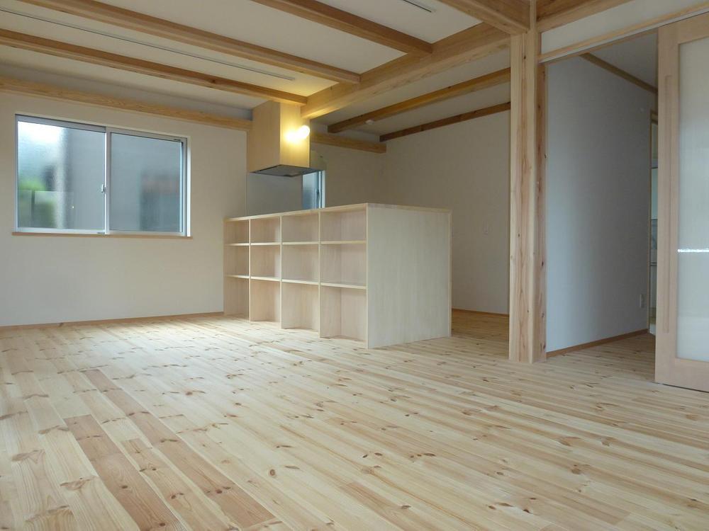 Living. Indoor (June 2013) shooting accommodated many living