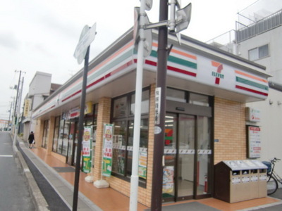 Convenience store. Seven-Eleven (convenience store) up to 100m