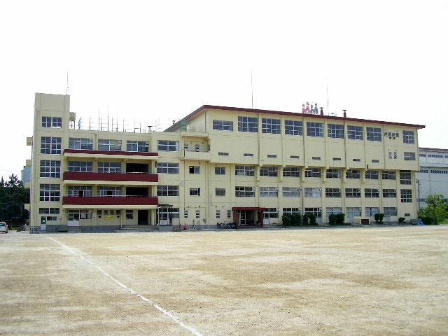 Junior high school. Shiohama 1200m until junior high school