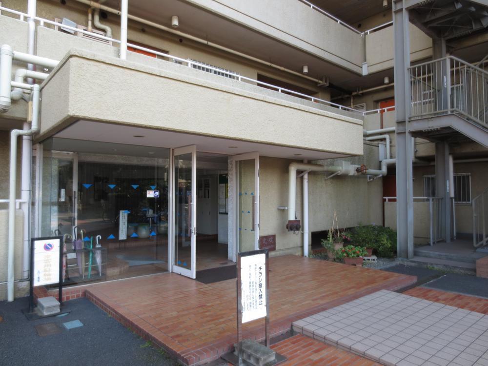 Entrance. Common areas