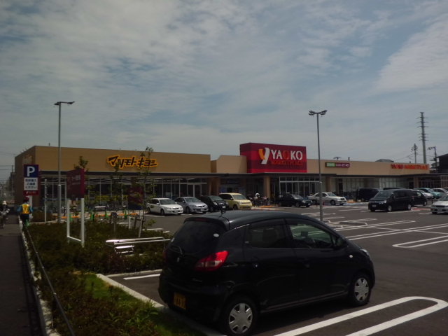 Supermarket. Yaoko Co., Ltd. Ichikawa Nitta store up to (super) 178m