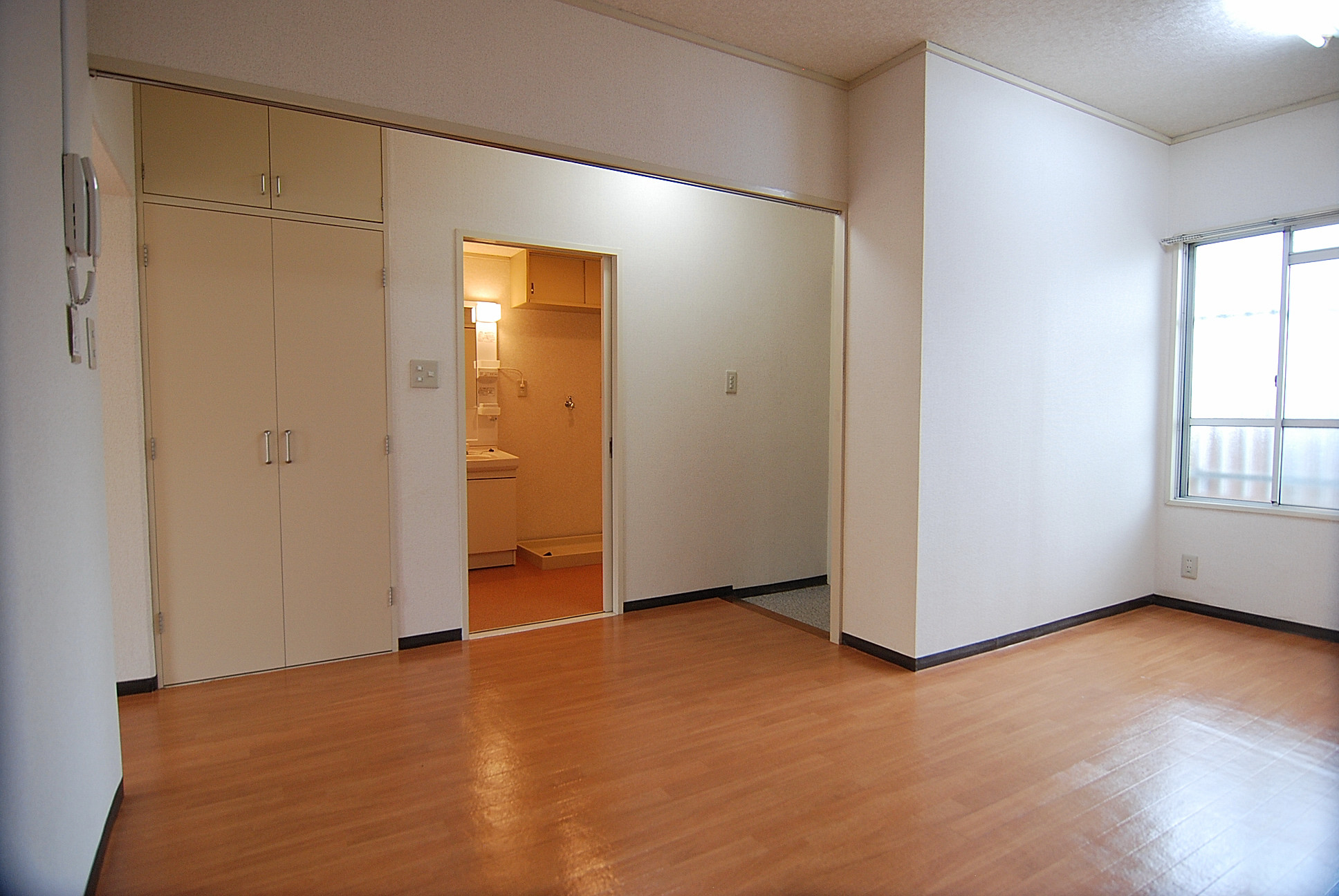 Living and room. Spacious LDK7 Pledge It is a bright room. 