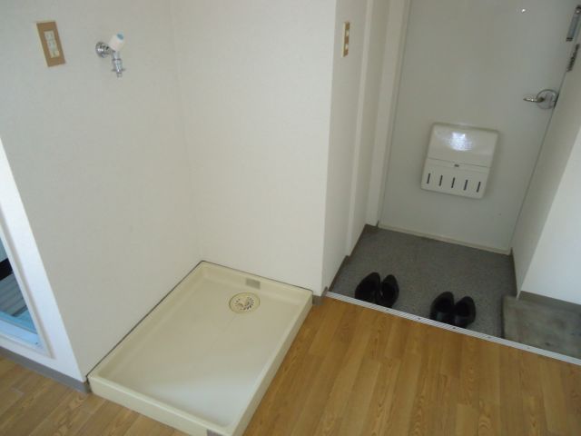 Other room space. Laundry Area