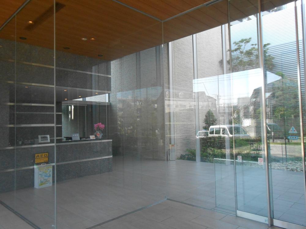 Entrance. Common areas