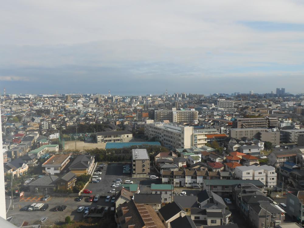 View photos from the dwelling unit. View from the site (November 2013) Shooting