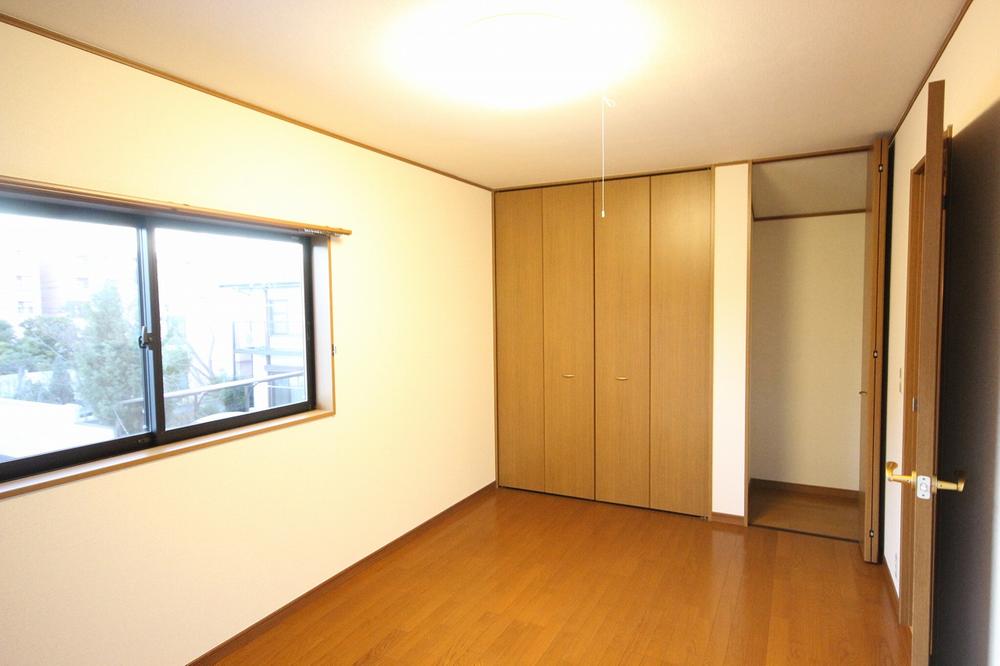 Non-living room. Bright room