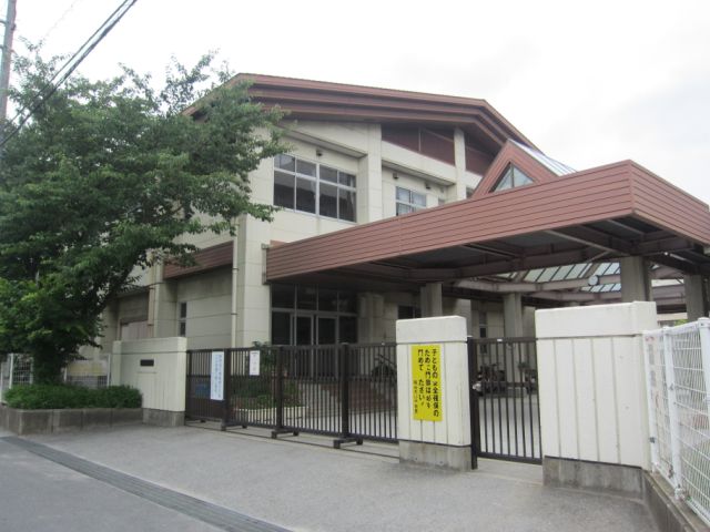 Primary school. Municipal Tokagi up to elementary school (elementary school) 410m