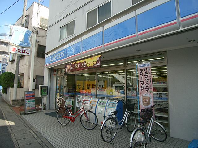 Convenience store. 50m to Lawson
