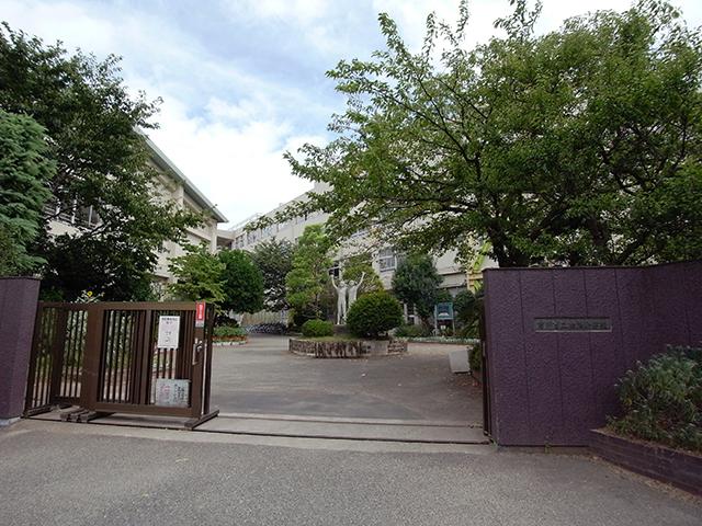 Primary school. Niihama until elementary school 930m