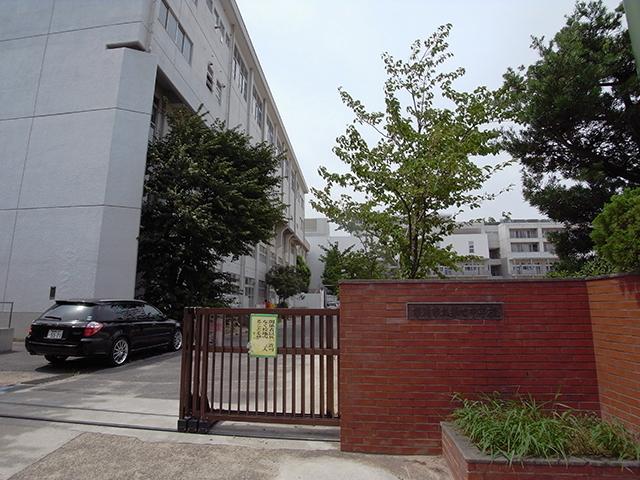 Junior high school. 960m until the seventh junior high school