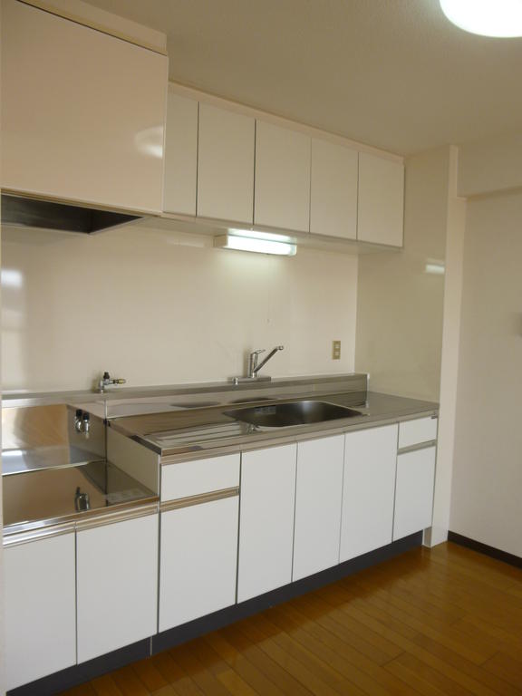 Kitchen. Kitchen new exchange already ☆ Plenty of storage ☆