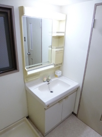 Washroom. Also independent wash basin!