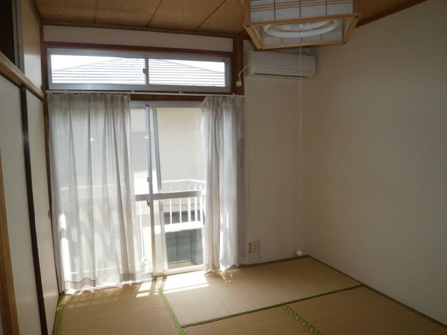 Living and room. Tatami is calm