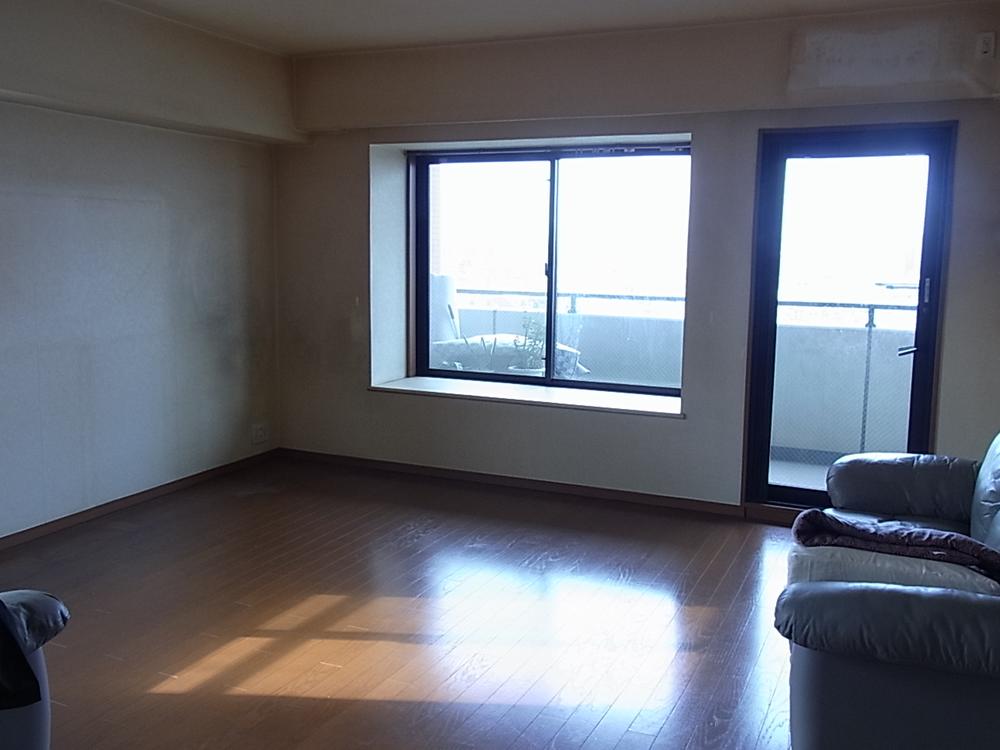 Living. About 15.3 Pledge of spacious living room (with floor heating)