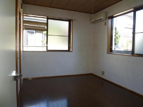 Living and room. Two-sided lighting The window is safe with shutters.