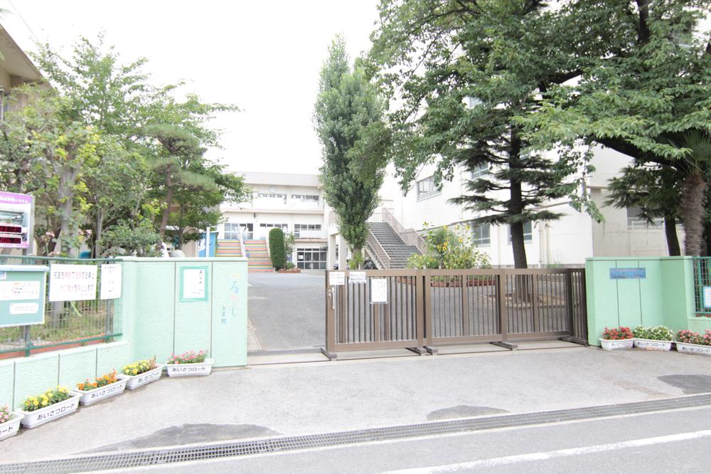 Primary school. Tsuruyubi until elementary school 195m 3-minute walk. Close because even children peace of mind.