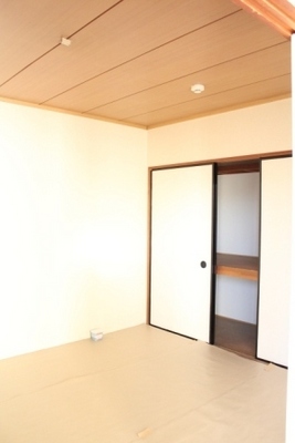 Living and room. Sheet will fit down over the tatami ☆ 