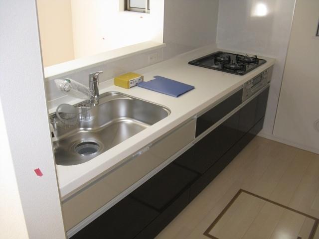 Kitchen. Easy-to-use face-to-face kitchen