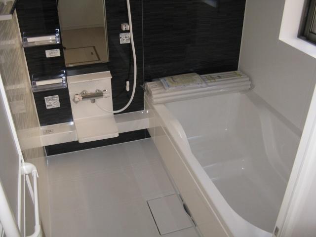 Bathroom. Comfortable in one tsubo bus