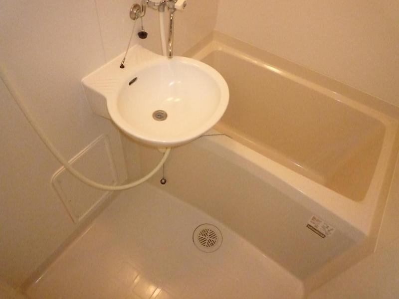 Bath. Wash basin is located in the bath. 