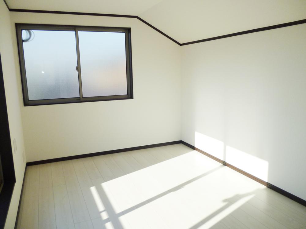 Non-living room. Indoor (12 May 2012) shooting Zenshitsuminami is facing room.
