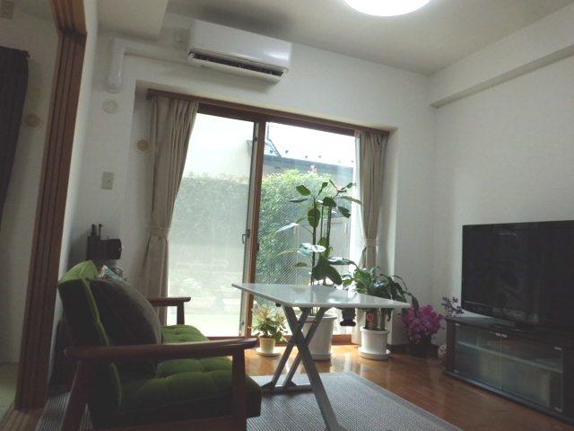 Living. Indoor (September 2013) Shooting Furniture, etc. are not included in the sale price. Floor Heating Yes